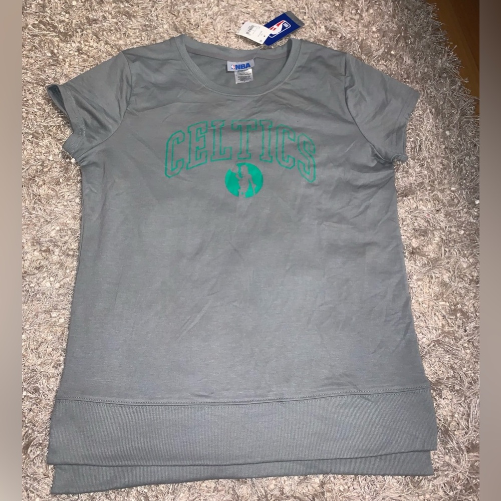 3 for $30 ⚡️ NBA Boston Celtics Gray Crewneck Tee size M Unisex NWT